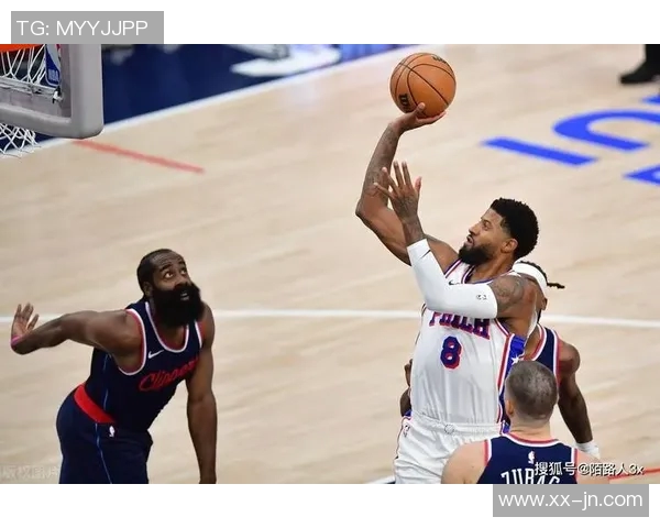 乔治外线表现不佳17投6中三分球命中率低迷但依然贡献14分7篮板4助攻4抢断